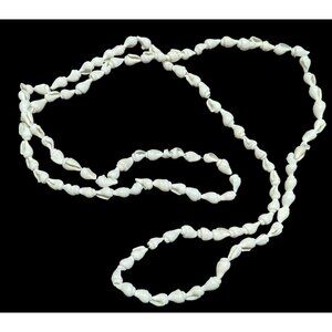 Beachy Mermaidcore Small white Seashell Necklace